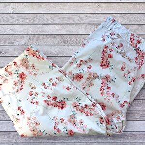 Croft & Barrow White capris with Pink Floral Print 18